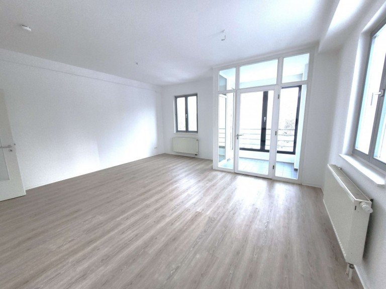 Wohnzimmer, Loggia K�nigs Wusterhausen Wohnung Moderne 3 - Zimmerwohnung in zentraler Lage - Balkon - Loggia - Lift - Wannenbad - Parkhaus