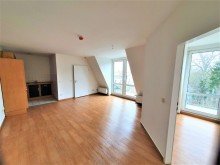Wohnzimmer, K�che Komfortable 2 - Zimmerwohnung in zentraler Lage - 2 Balkone - EBK - Lift