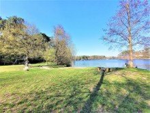 Naturvolle Umgebung PROVISIONSFREI | Zernsdorf | Bezugsfrei | Attraktiver Bungalow inkl. Uferparzelle und Baupotential in Seen�he