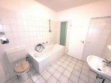 Wannenbad Komfortables Apartment mit S�dbalkon und neuer EBK in zentraler Lage