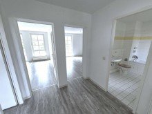 Zentraler Flur *WBS* Sonnige 2 - Zimmerwohnung in zentraler Lage - Balkon - Wannenbad -