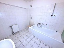 Wannenbad Komfortables Apartment mit S�dbalkon und neuer EBK in zentraler Lage