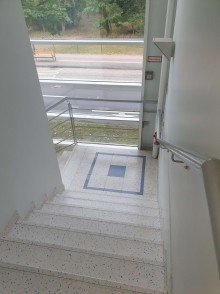 Treppenhaus Sonnige 3 - Zimmerwohnung in zentraler Lage - Balkon - Loggia - Lift - Parkhaus