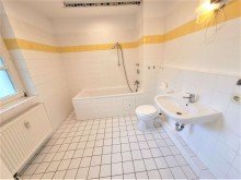 Wannenbad *WBS* Sonnige 2 - Zimmerwohnung in zentraler Lage  - Erdgeschoss - Wannenbad
