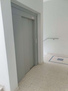 Personenaufzug Sonnige 3 - Zimmerwohnung in zentraler Lage - Balkon - Loggia - Lift - Parkhaus