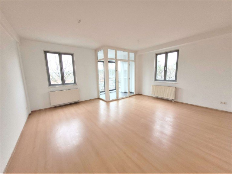 Wohnzimmer, Loggia K�nigs Wusterhausen Etagenwohnung Sonnige 3 - Zimmerwohnung in zentraler Lage - Balkon - Loggia - Lift - Parkhaus