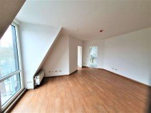 Wohnzimmer Komfortable 2 - Zimmerwohnung in zentraler Lage - 2 Balkone - EBK - Lift