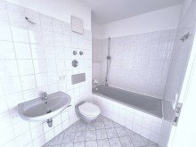Wannenbad Exklusive Terrassenwohnung im Penthouse-Style  - 2 Terrassen - Bezugsfrei - Lift - TG-Stellpl. -