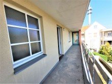Hausansicht Moderne 2 - Zimmerwohnung in zentraler Lage - Balkon - Wannenbad