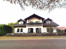 S�dansicht Stilvolles Architektenhaus in naturvoller Umgebung - Einliegerwohnung - Innenpool -