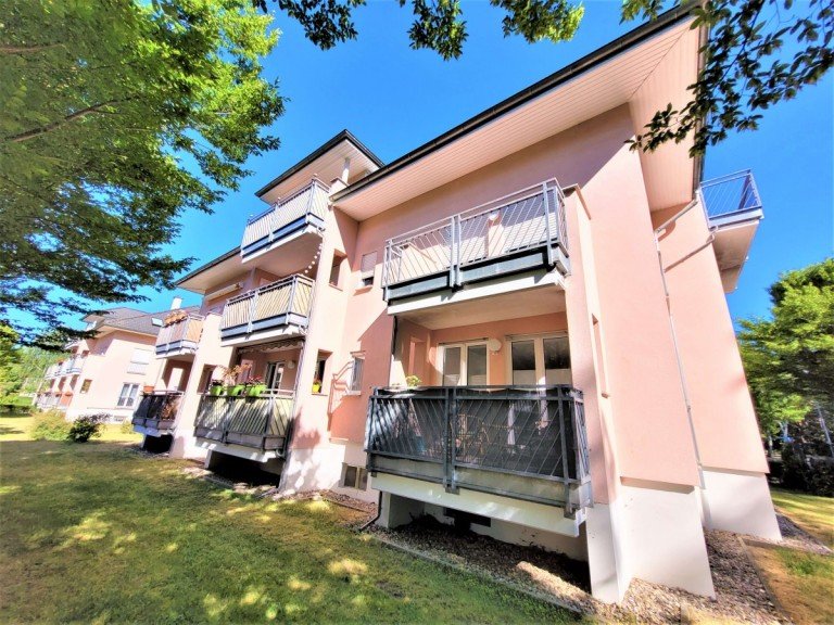 Hausansicht Gr�nheide Wohnung *Bezugsfrei* Attraktive 3-Zimmerwohnung mit S�dbalkon, Einbauk�che und Pkw-Stellplatz