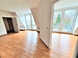 Hauptbild Komfortable 2 - Zimmerwohnung in zentraler Lage - 2 Balkone - EBK - Lift
