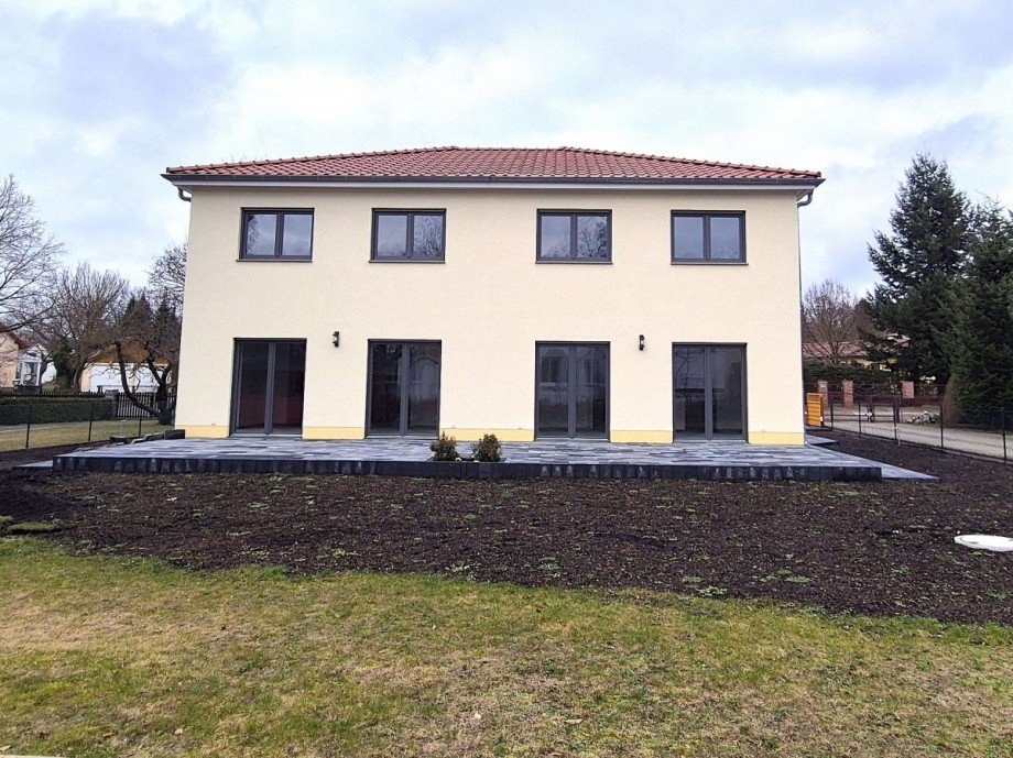 Hausansicht, Terrasse Doppelhaush�lfte Zossen OT W�nsdorf