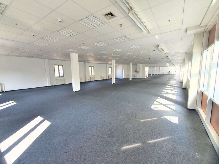 613 m� Mietfl�che K�nigs Wusterhausen B�rohaus 613 m� Call Center - B�ro - Praxis - Laden - Fitness - Fl�che in belebter Passage