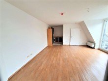 Wohnzimmer Komfortable 2 - Zimmerwohnung in zentraler Lage - 2 Balkone - EBK - Lift