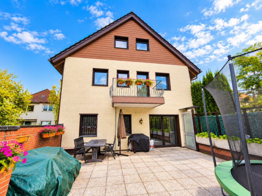 Hausansicht, Terrasse EG Zweifamilienhaus Berlin