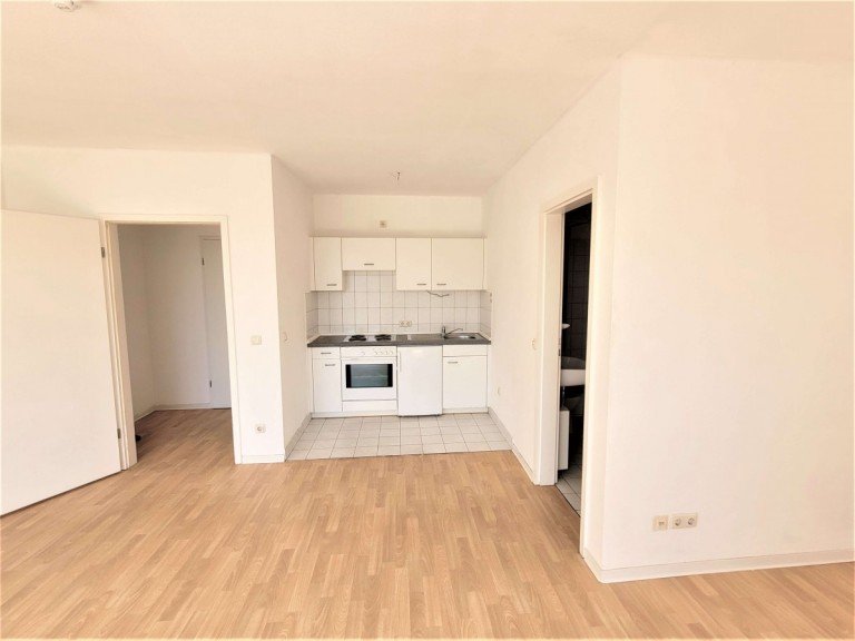 Neue Einbauk�che K�nigs Wusterhausen Dachgeschosswohnung Elegantes Apartment mit S�dbalkon und neuer EBK in zentraler Lage