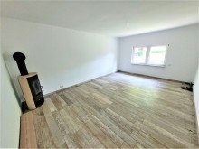 Wohnzimmer, Kamin PROVISIONSFREI | Zernsdorf | Bezugsfrei | Attraktiver Bungalow inkl. Uferparzelle und Baupotential in Seen�he