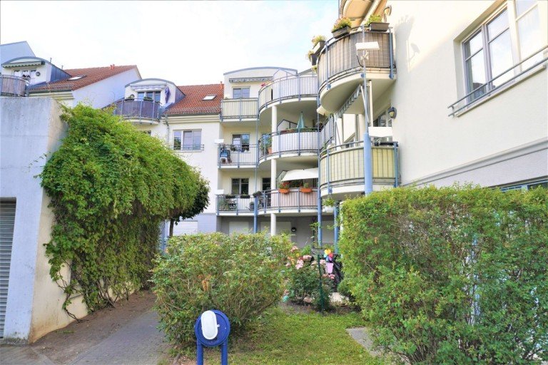 Wohnanlage Erkner Dachgeschosswohnung Erkner | Moderne 3-Zimmerwohnung | Bezugsfrei | S�dbalkon | Wannenbad | Pkw-Stellplatz |