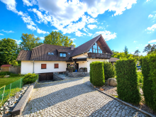 Nordansicht Stilvolles Architektenhaus in naturvoller Umgebung - Einliegerwohnung - Innenpool - Keller -