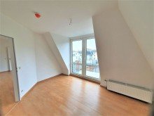 Schlafzimmer Komfortable 2 - Zimmerwohnung in zentraler Lage - 2 Balkone - EBK - Lift