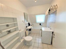 Wannenbad Komfortable 2 - Zimmerwohnung in zentraler Lage - 2 Balkone - EBK - Lift