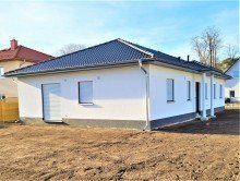 S�d-Ost Ansicht Erkner - Neubauimmobilie - Schl�sselfertiger Bungalow in begehrter Stadtlage