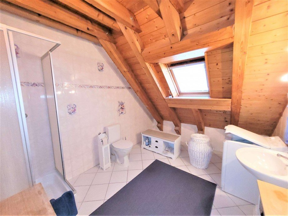 Duschbad DG Dachgeschosswohnung Zeuthen