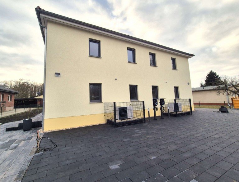 Hausansicht Zossen OT W�nsdorf Doppelhaush�lfte Erstbezug - Brillante Neubauimmobilie - Stilvolle Doppelhaush�lfte in bester Wohnlage und Seen�he -