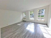 Wohnzimmer Sonnige 2 - Zimmerwohnung in zentraler Lage  - Erdgeschoss - Wannenbad