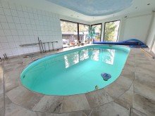 Innenpool Stilvolles Architektenhaus in naturvoller Umgebung - Einliegerwohnung - Innenpool - Keller -