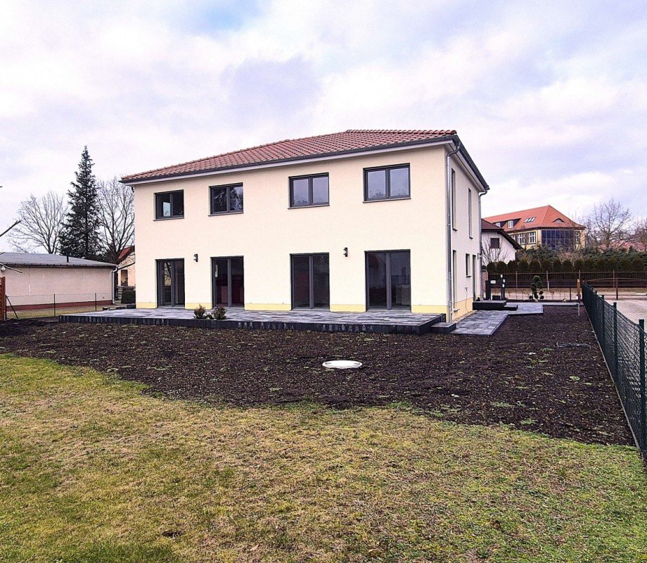 Hausansicht, Terrasse Doppelhaush�lfte Zossen OT W�nsdorf