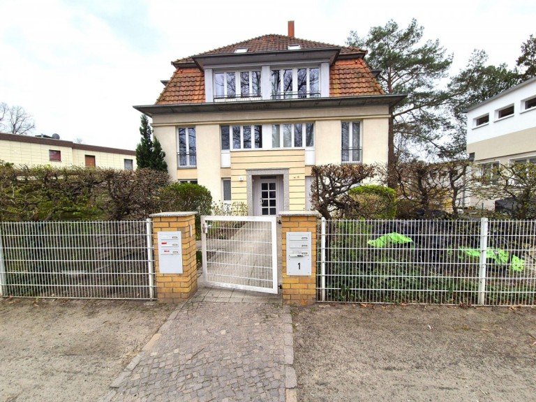 Hausansicht Berlin Etagenwohnung Sonnige 3 - Zimmerwohnung in bester Wohnlage - Balkon - Wannenbad - EBK - G�ste-WC -