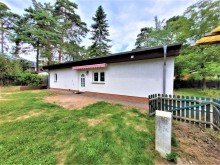 Hausansicht PROVISIONSFREI | Zernsdorf | Bezugsfrei | Attraktiver Bungalow inkl. Uferparzelle und Baupotential in Seen�he