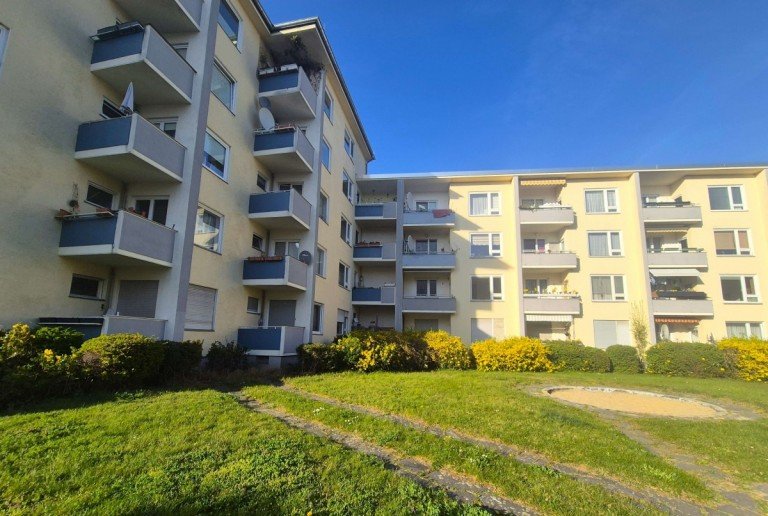 Hausansicht Berlin Etagenwohnung Tempelhof | Bezugsfrei | Charmante 3-Zimmerwohnung | S�dbalkon | Duschbad | Pkw-Stellplatz |